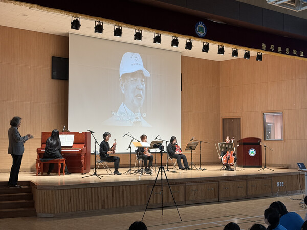 [한국전쟁의 참혹함을 증언한 참전용사 인터뷰 장면]