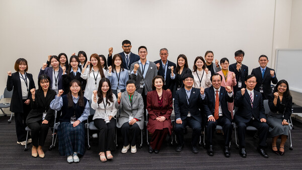[11일 참의원 의원회관에서 열린 특별 세미나에서 참가자 단체 사진]