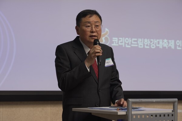 [환영사 중인 이환기 통일을실천하는사람들 인천본부 공동대표]