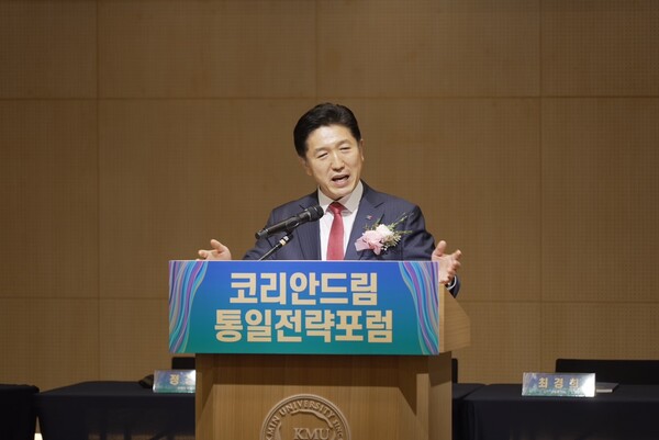 [환영사 중인 서인택 통일을실천하는사람들 상임의장]