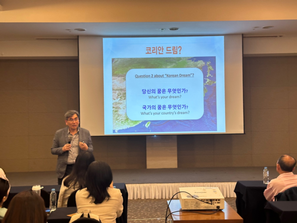 [특강 중인 최병호 통일실천교수협회 부회장]