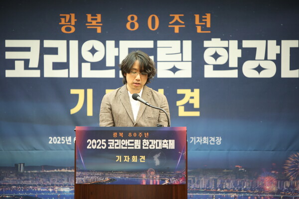 [음원 제작 관련 소회를 밝히는 홍대성 프로듀서의 모습]