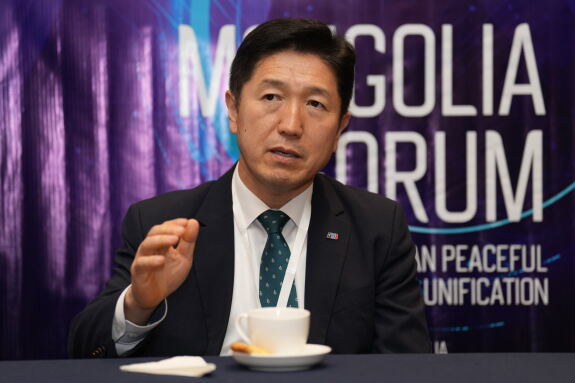 [통일을 위한 범국민적 실천 운동을 강조한 서인택 통일천사 공동상임의장]
