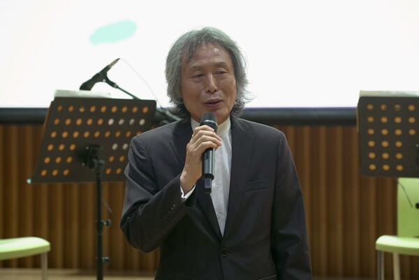 [본 공연 전 개회사 중인 서훈 서울그랜드필하모닉 단장]