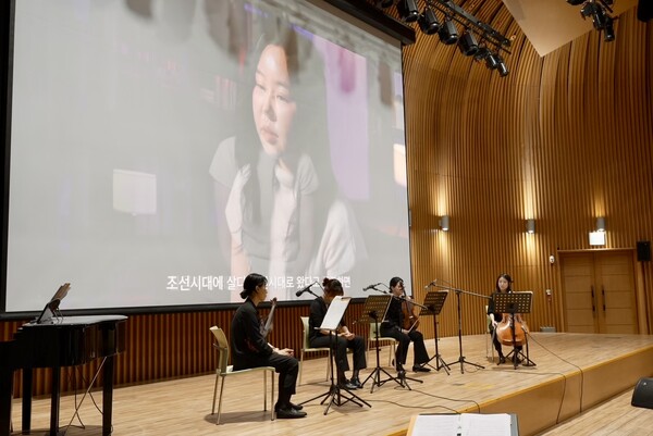 [영상을 통해 자신의 탈북 이야기를 전한 한리아 씨]