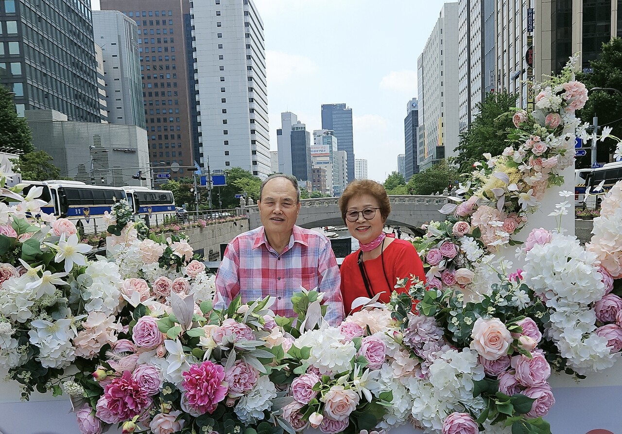 [남편과 함께 코리안드림으로 제2의 인생을 산다는 김애영(우측)씨]