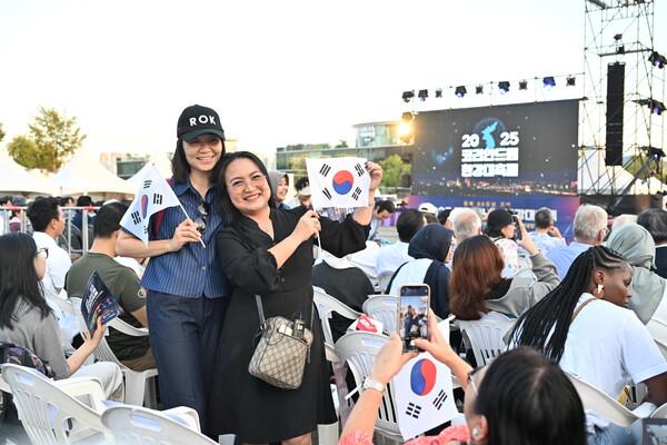 [이날 행사는 화합과 통합을 보여준 축제였다]