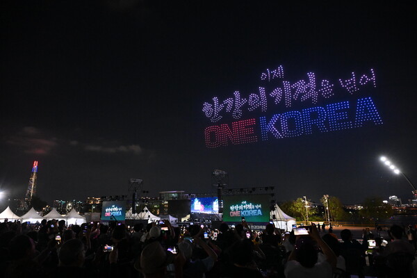 [한강대축제에서 열린 드론쇼 모습]