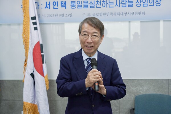 [인사말 중인 정운찬 전 국무총리 모습]