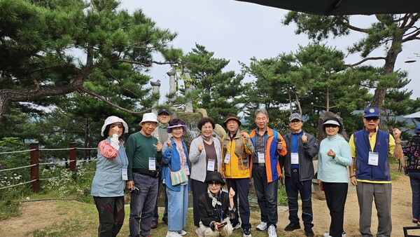 [속리산 테마파크를 방문한 참가자들 모습]