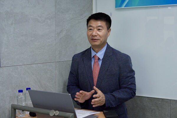 [이날 사회를 맡은 박종춘 통일천사 사무총장 모습]