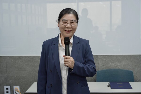 [환영사에 대한 답사 중인 장운영 통일신문 사장]