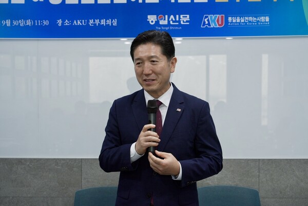 [업무협약 이후 소회를 밝히는 서인택 통일천사 공동상임의장]