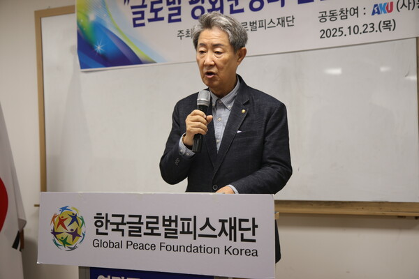 [환영사 중인 김대수 통일천사 부산본부 상임대표 모습]