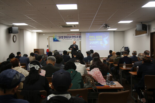 [이날 행사에는 부산시를 대표하는 각계 인사들이 대거 참석했다]