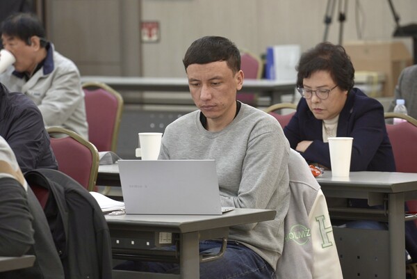 [이날 행사에는 100여 명이 참석해 성황을 이뤘다]