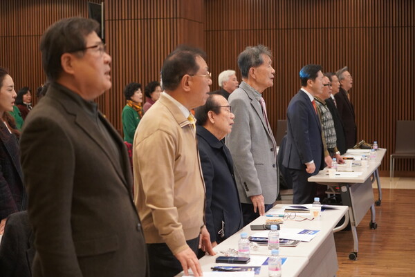 [이날 행사에는 대한민국을 대표하는 다양한 문학인들이 참석했다]